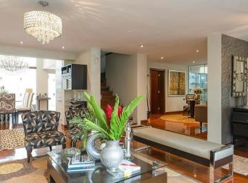 Casa · 525m² · 5 Dormitorios · 1 Estacionamiento · Se Vende Hermosa Residencia en Miraflores $1'250,000 Dólares