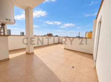 Foto 1 · Triplex en Venta en Surquillo 202 m², 2 Terrazas, 4 Dorm. y Cochera Doble