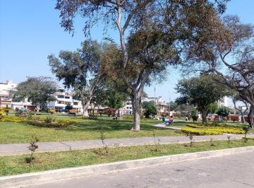 Casa · 230m² · 4 Dormitorios · 3 Estacionamientos · Bella Casa en Santiago de Surco en Venta