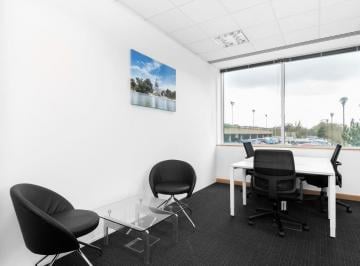 Oficina comercial · 15m² · Alquiler de Oficina Comercial Para 3 Personas en Lima, Real Plaza Puruchuco.