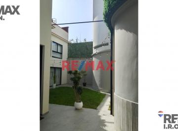 Casa · 302m² · 5 Dormitorios · 1 Estacionamiento · Casa en Venta en San Isidro | 256 m² + Cochera en Excelente Zona