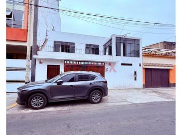 Casa · 347m² · 8 Dormitorios · Oportunidad Única: Casa en Venta en La Urb. San Nicolas Cerca a La Unt