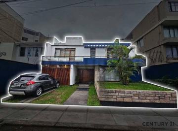 Casa · 290m² · 4 Dormitorios · 1 Estacionamiento · Casa en San Isidro