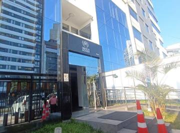 Local comercial , Lima · Local Amplio de At;306 m² y Ac:650 m² Alq. Us$12,000, 18 Oficinas y 7 Baños, 2 Entradas