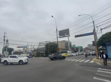 Local comercial · 1800m² · 5 Estacionamientos · Local - Santiago de Surco