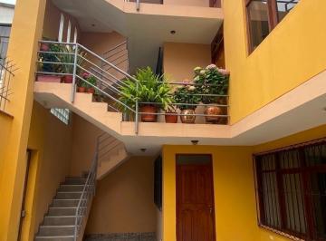 Casa · 333m² · 9 Dormitorios · 1 Estacionamiento · Venta de Departamento Frente a Parque en Santa Raquel en Ate