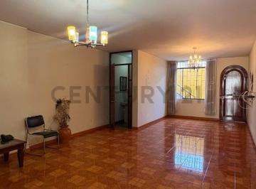 Casa · 360m² · 12 Dormitorios · 2 Estacionamientos · Casa en Ate Vitarte