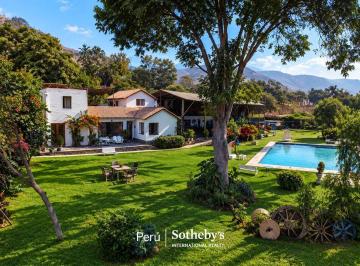Casa · 413m² · 7 Dormitorios · 20 Estacionamientos · Casa de Campo en Los Angeles Chaclacayo