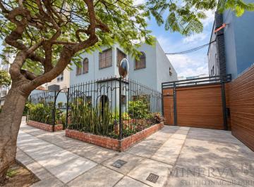 Casa · 221m² · 4 Dormitorios · 2 Estacionamientos · Oportunidad de Inversión - Casa en Venta a Pocos Pasos del Malecón Cisneros - Miraflores