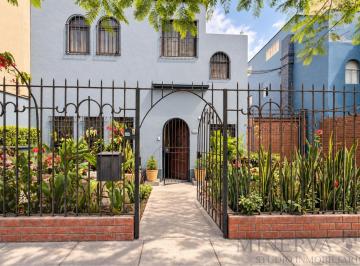 Casa · 221m² · 4 Dormitorios · 2 Estacionamientos · Excelente Oportunidad de Inversión - Casa en Venta a Pocos Pasos del Malecón Cisneros - Miraflores
