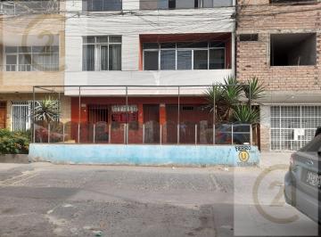 Casa · 100m² · 10 Dormitorios · 1 Estacionamiento · Venta de Casa - 3 Pisos - Independencia
