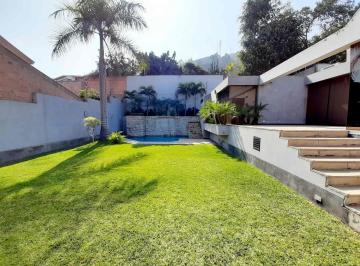 Casa · 370m² · 3 Dormitorios · 2 Estacionamientos · Espectacular Casa en Venta en La Molina - Cerca Al Wong