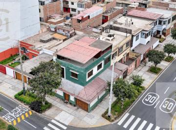 Casa · 170m² · 5 Dormitorios · 2 Estacionamientos · Venta de Casa Como Terreno en Esquina – Potencial Residencial y Comercial en San Miguel