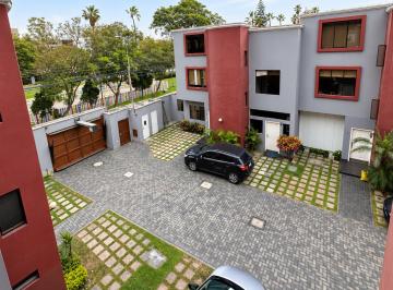 Casa de 4 habitaciones, Lima · Amplia Casa en Condominio / Av El Derby