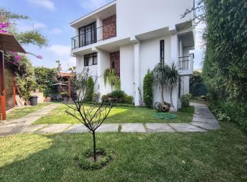 Casa · 260m² · 5 Dormitorios · 3 Estacionamientos · Venta de Casa 2 Pisos + 2 Departamentos en Surco