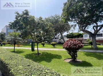 Casa · 391m² · 4 Dormitorios · 2 Estacionamientos · Venta Casa en Miraflores Frente a Parque (- 1)