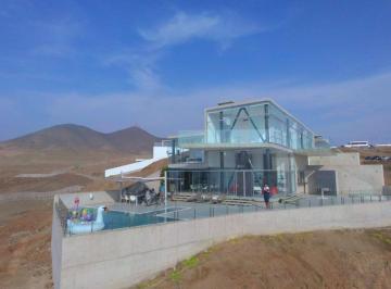 Terreno / Lote · 502m² · 6 Dormitorios · 4 Estacionamientos · Casa de Playa de 662 m² con 6 Dorm. en Venta en Club Náutico Poseidón, Pucusana