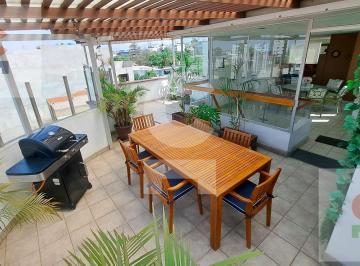 Departamento · 62m² · 3 Dormitorios · 2 Estacionamientos · Dúplex con Terraza, Parrilla y Vista Abierta en Surco.