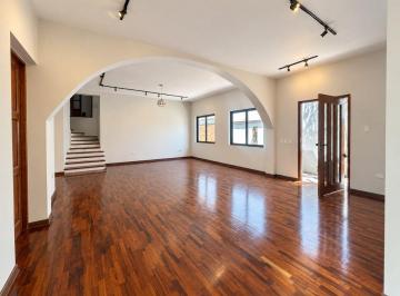 Casa de 12 habitaciones, Lima · Exclusiva Propiedad Totalmente Remodelada con Piscina en Miraflores