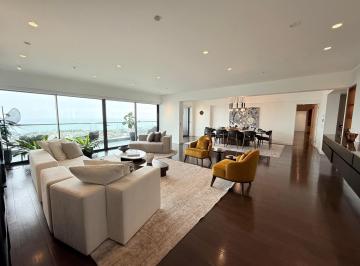 Departamento · 302m² · 4 Dormitorios · 2 Estacionamientos · Venta de Departamento en San Isidro. Frente Al Golf