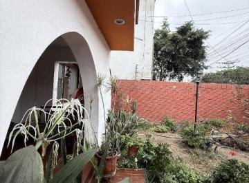 Casa · 300m² · 4 Dormitorios · 2 Estacionamientos · Vendo Linda Casa en Av La Merced N° 5xx, Urb. El Rosedal, Surco
