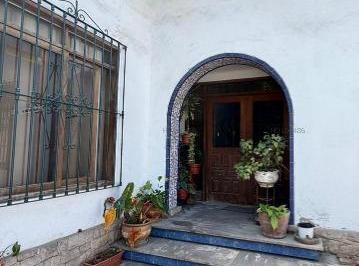 Casa · 301m² · 3 Dormitorios · 2 Estacionamientos · Vendo Bella Casa en Calle Maestro Chueca N 1xx, San Borja