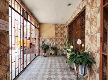 Casa · 394m² · 12 Dormitorios · 1 Estacionamiento · Casa en Venta en Comas de 144 m²