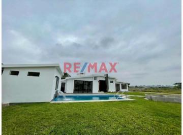 Casa · 227m² · 3 Dormitorios · 2 Estacionamientos · Casa de Campo en Venta con Piscina, en Condominio (M. Vizconde)