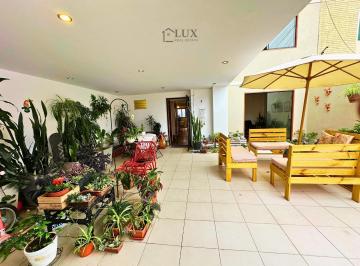 Casa · 273m² · 5 Dormitorios · 1 Estacionamiento · Casa en Chorrillos