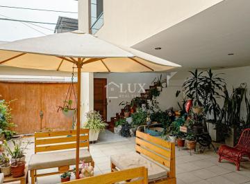 Casa · 273m² · 5 Dormitorios · 1 Estacionamiento · Casa en Chorrillos