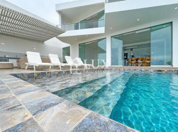 Casa · 388m² · 7 Dormitorios · 3 Estacionamientos · Casa de Playa en Asia