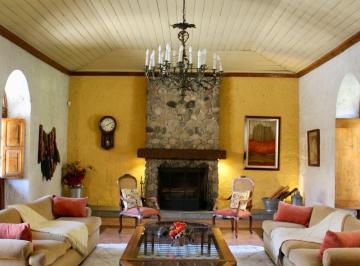 Casa de 6 habitaciones, Arequipa · Casona del Siglo Xix en Venta