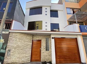 Casa · 211m² · 1 Estacionamiento · Se Alquila Casa Oficina
