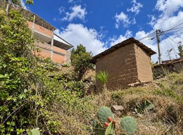 Terreno / Lote , Cusco · Propiedad en Esquina con Vista Panorámica en Cusco