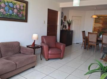 Departamento · 210m² · 3 Dormitorios · 1 Estacionamiento · Flat de 105 m² + 105 m² de Aires + Estacionamiento | Los Cedros de Villa Us$175,000