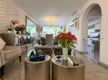 Casa · 240m² · 4 Dormitorios · 1 Estacionamiento · Vendo Linda Casa en Av El Corregidor Cdra. X Urb. La Molina Vieja, La Molina