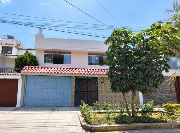 Casa de 5 habitaciones, Lima · Casa de 2 Pisos en Alquiler - Chorrillos