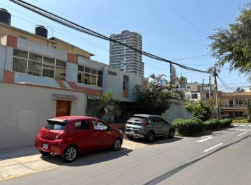 Terreno / Lote 758m² Venta San Isidro · Vendo Casa Como Terreno en San Isidro a Una Cuadra de Petroperu, 758 m², en Esquina Ideal P/edificio