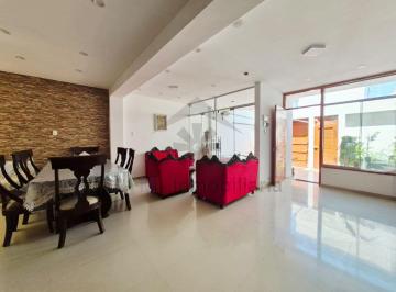 Casa de 5 habitaciones, Chiclayo · Venta de Casa Moderna a Espaldas de La Universidad Señor de Sipan