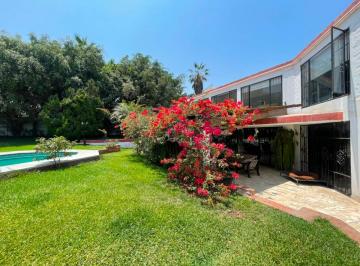 Casa de 3 habitaciones, Lima · Casa Venta Av Laguna Grande | 1,551 m² en Esquina | Gran Potencial de Inversión
