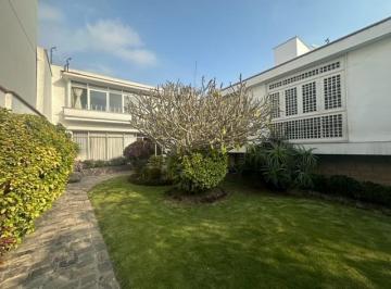 Casa · 550m² · 5 Dormitorios · 2 Estacionamientos · Casa en Venta en San Isidro