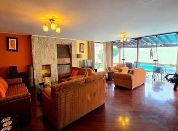 Casa · 546m² · 5 Dormitorios · 4 Estacionamientos · En Venta Casa en Valle Hermoso, Surco, de 5 Dorm., Mini Depa y Piscina