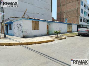 Casa · 80m² · 2 Estacionamientos · Alquiler Casa – en Esquina en Urb. Covida 1ra Etapa 200 m² Los Olivos