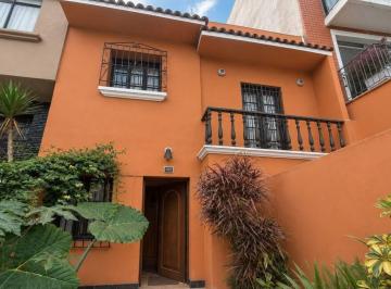 Casa de 4 habitaciones, Lima · Chalet de 3 Niveles en Barranco Límite con Miraflores