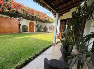 Casa · 350m² · 3 Dormitorios · 2 Estacionamientos · Vendo Linda Casa en Calle Los Tulipanes, Urb. Sirius, La Molina.