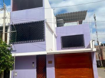 Casa de 5 habitaciones, Ica · ¡Hermosa Casa de 3 Pisos en Venta – Ica!