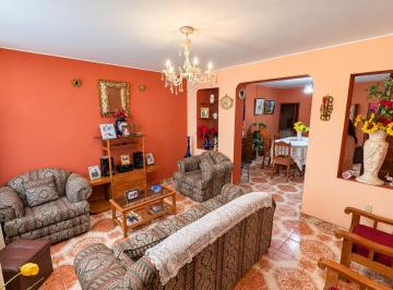 Casa de 4 habitaciones, Lima · Venta de Casa en Chorrillos Julio Calero Cuadra 1