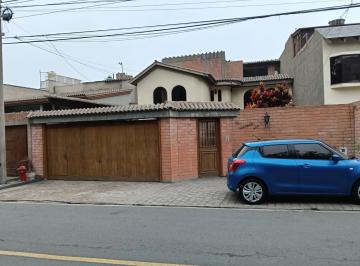 Casa · 317m² · 4 Dormitorios · 2 Estacionamientos · Bajó de Precio! Casa de 3 Pisos en La Molina, 4 Dorm., 317 m²