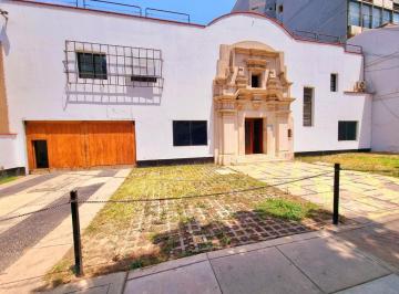 Casa · 1000m² · 4 Estacionamientos · Casa en Excelente Ubicación, San Isidro