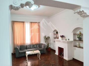 Casa · 450m² · 8 Dormitorios · 4 Estacionamientos · Casa en Venta en Miraflores – Excelente Oportunidad de Inversión